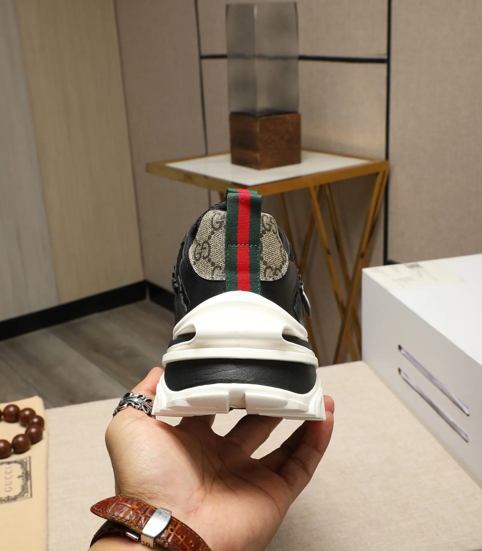 Men's men's shoes💰520 GUCCI🔍🔍2024 latest model Available at the same time at the counter, original calfskin imported from Italy, mesh lining, exquisite workmanship (high-end, extravagance, and class), soles: original soles specially provided by the original factory, ⚠Exclusive double-layer movable molded soles are super comfortable⚠, real photos🎬The real ones are better🔍🔍"High quality·Follow the order" code number 38-44